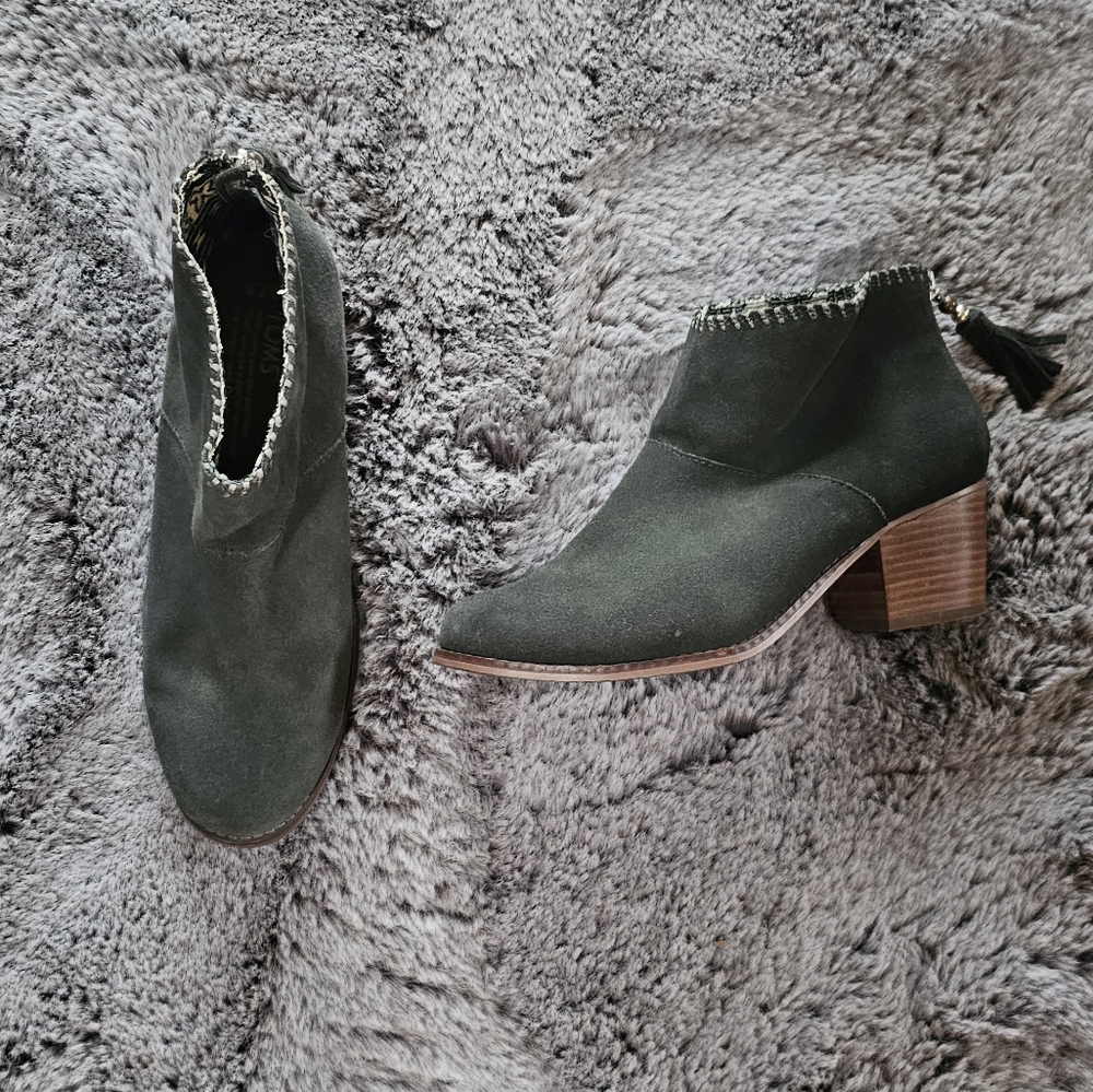 Tom's Shoes Bluish Grey suede ankle boots sz 7.5